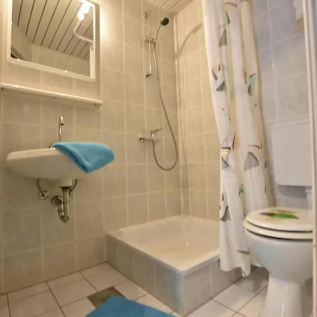Apartment Mit Gemeinschaftlichem Pool Und Grill