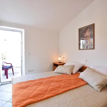 Apartment Mit Gemeinschaftlichem Pool Und Grill *