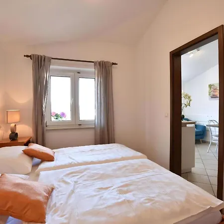 Apartment Mit Gemeinschaftlichem Pool Und Grill Pula